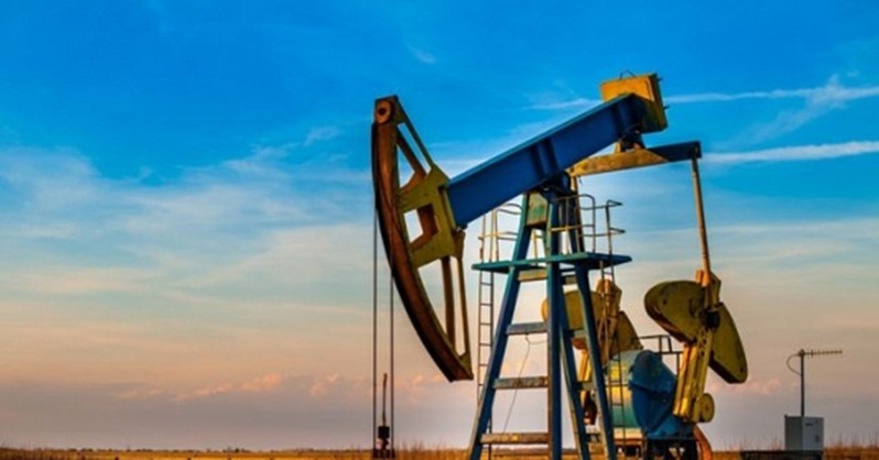 Giá xăng dầu hôm nay 2910 Giảm gần 2% do lo ngại dư cung và sức ép từ OPEC+