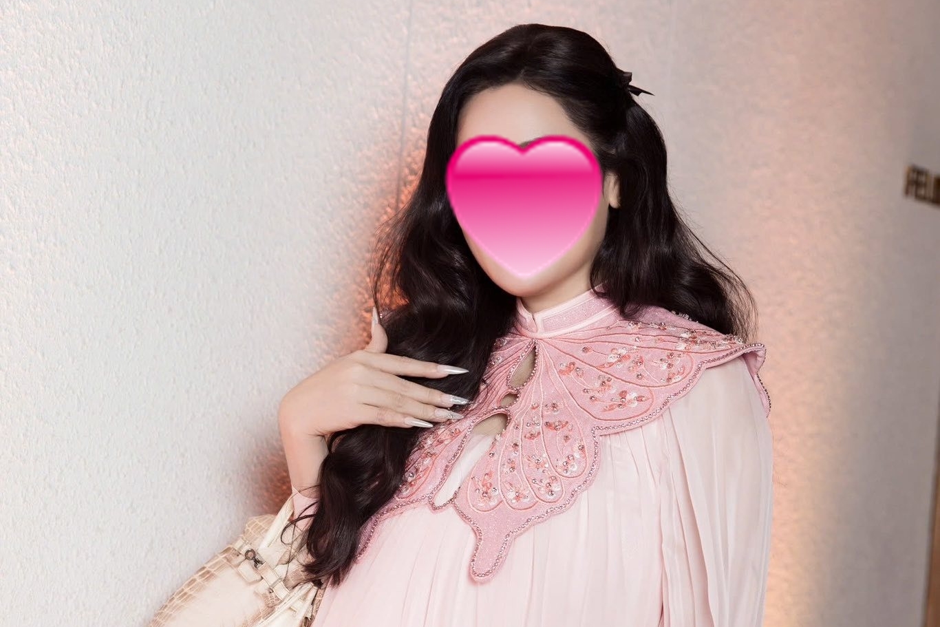 Hoa hậu đình đám Vbiz hạ sinh con thứ 4 ở tuổi 46