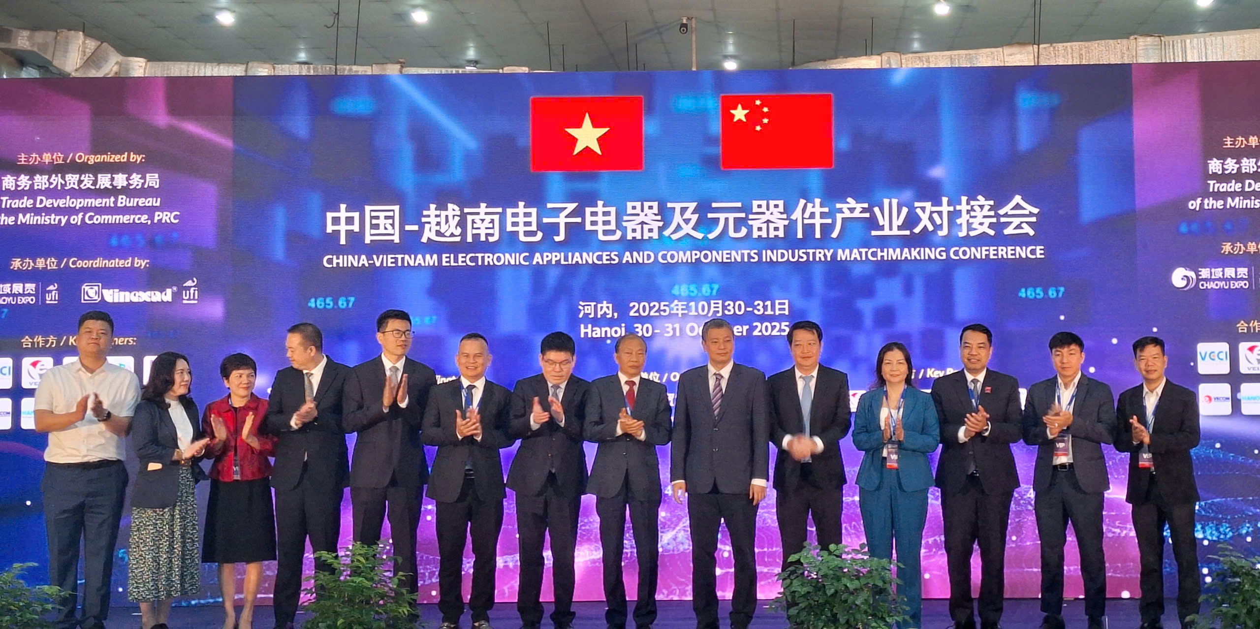 Khai mạc Triển lãm Quốc tế Điện tử và Thiết bị thông minh Việt Nam