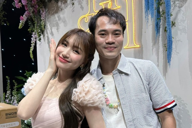 Phản ứng bất lực của Hòa Minzy khi bị cả cõi mạng nghi sắp đám cưới Văn Toàn