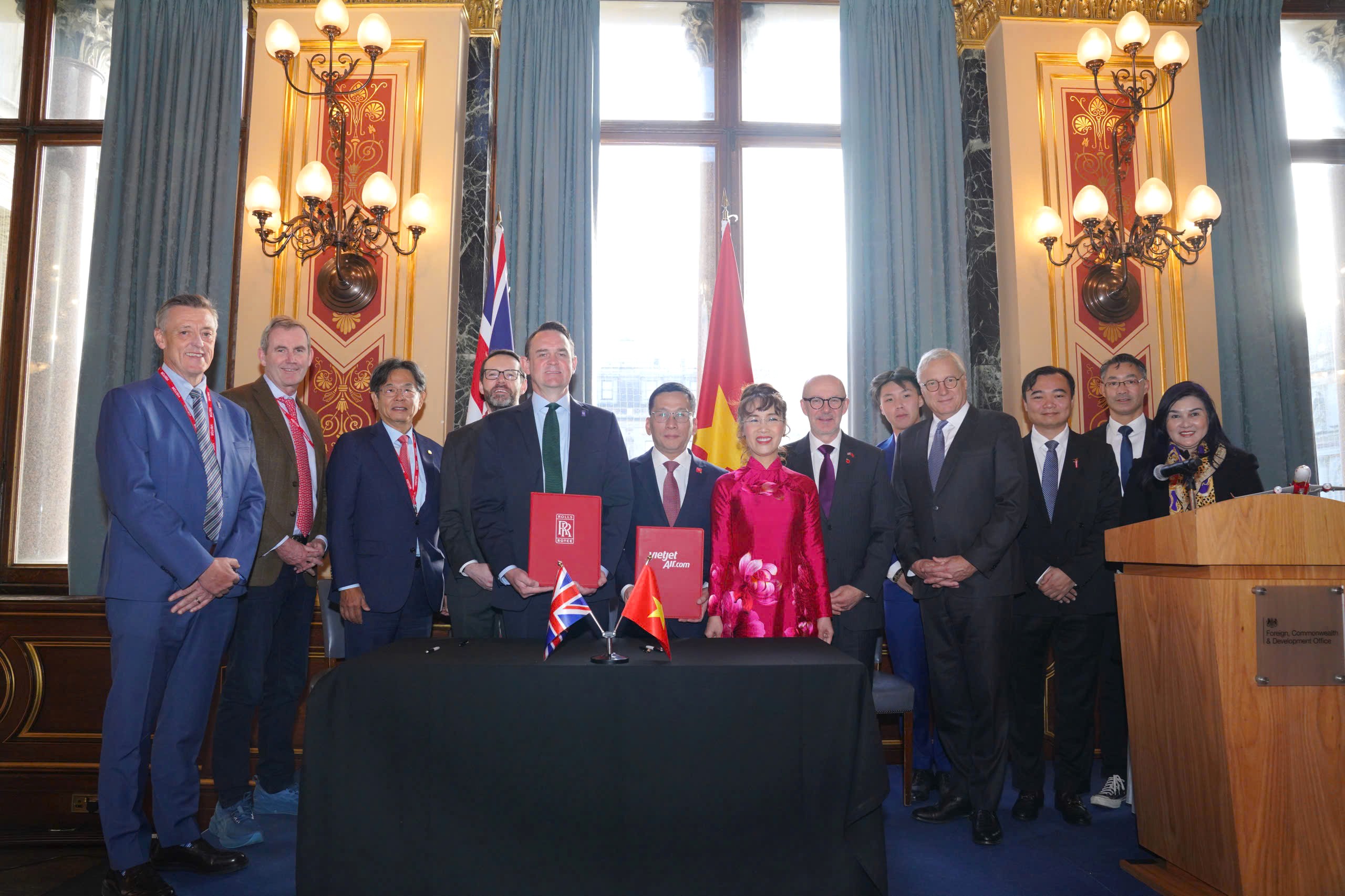 Vietjet và Rolls-Royce ký kết hợp đồng trị giá 3,8 tỷ USD