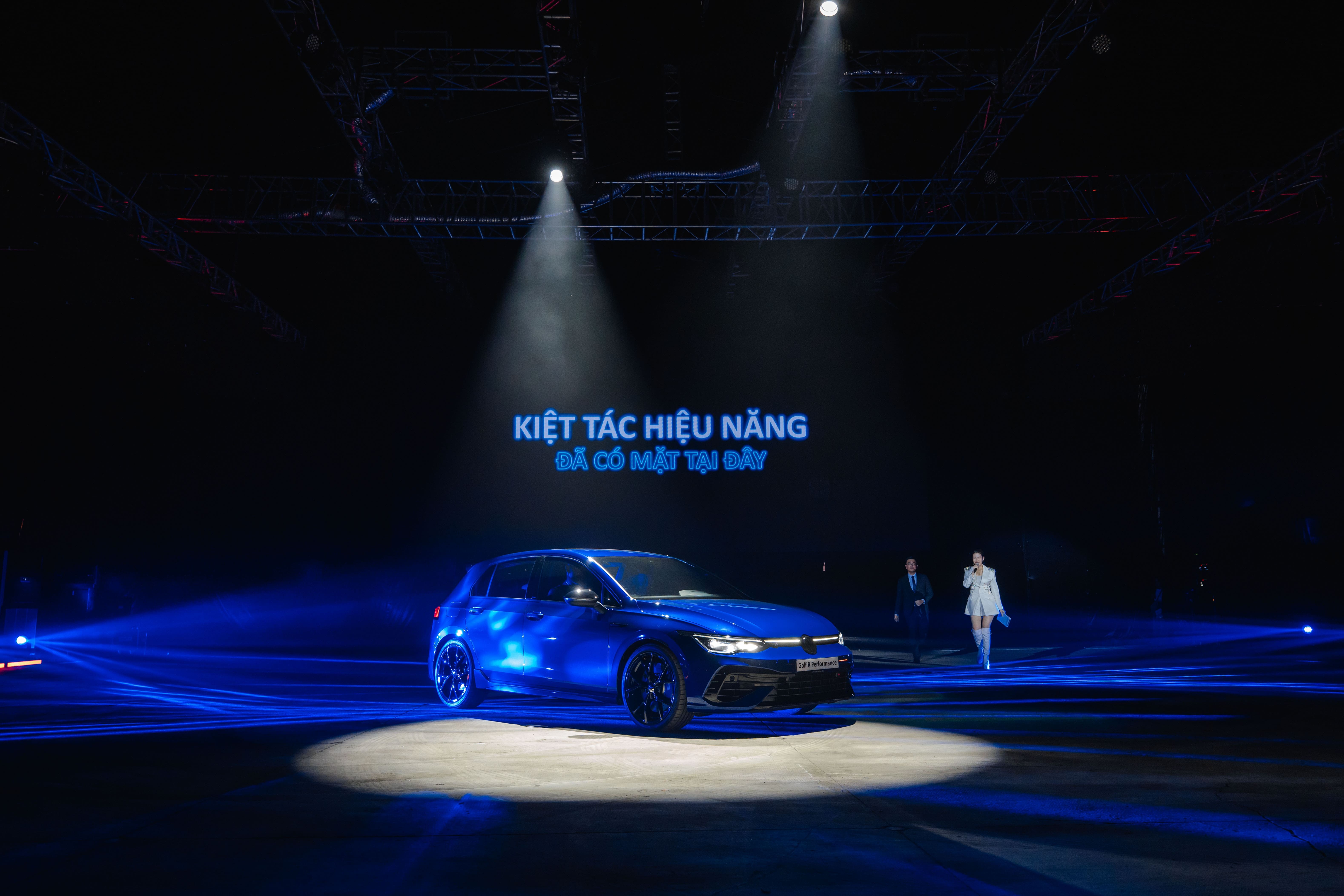 Giá 2,898 tỷ đồng, R Performance 4Motion, phiên bản đắt nhất của Volkswagen Golf có gì