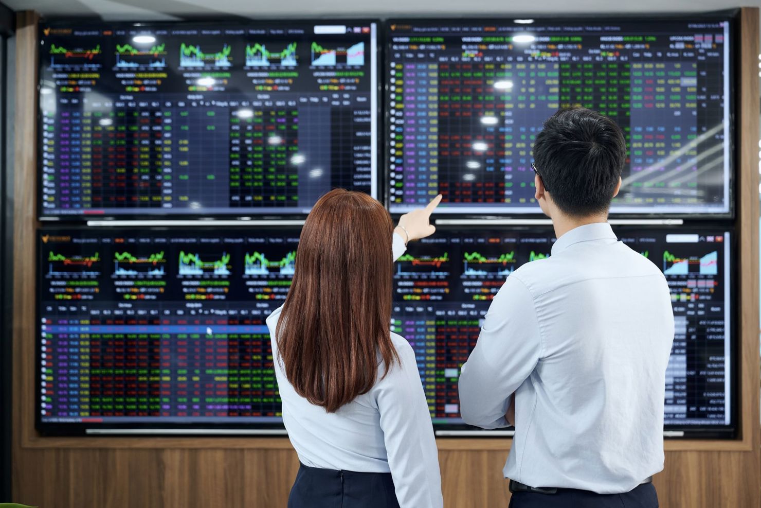 Thị trường tích lũy, cơ hội mở ra với cổ phiếu cơ bản trong tháng 11