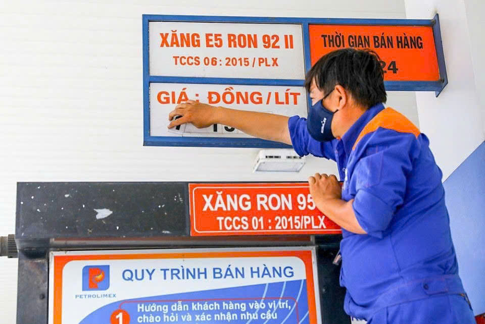 Giá xăng dầu trong nước hôm nay có khả năng đi xuống