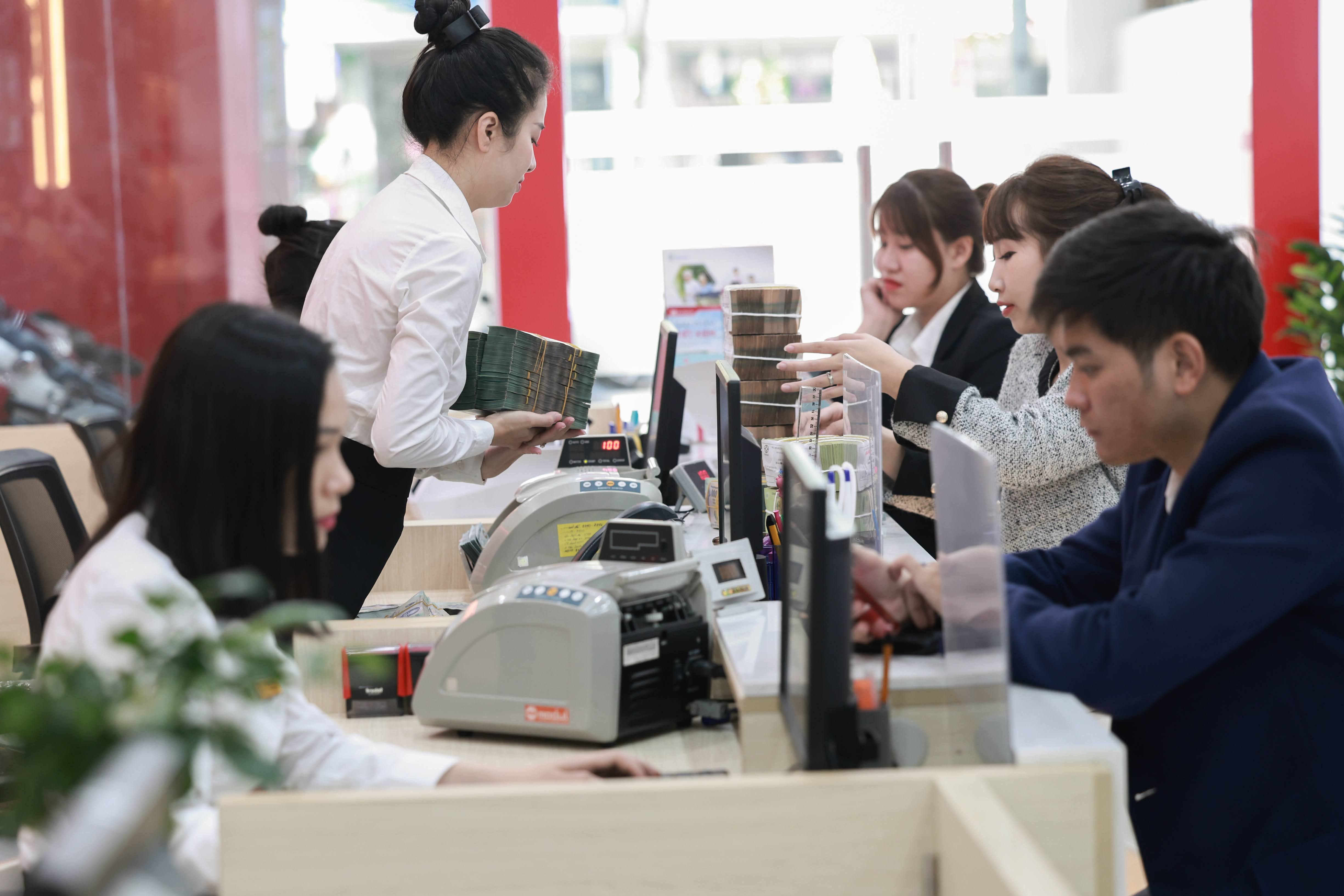 Ngân hàng Việt bước vào cuộc đua xây dựng tập đoàn tài chính