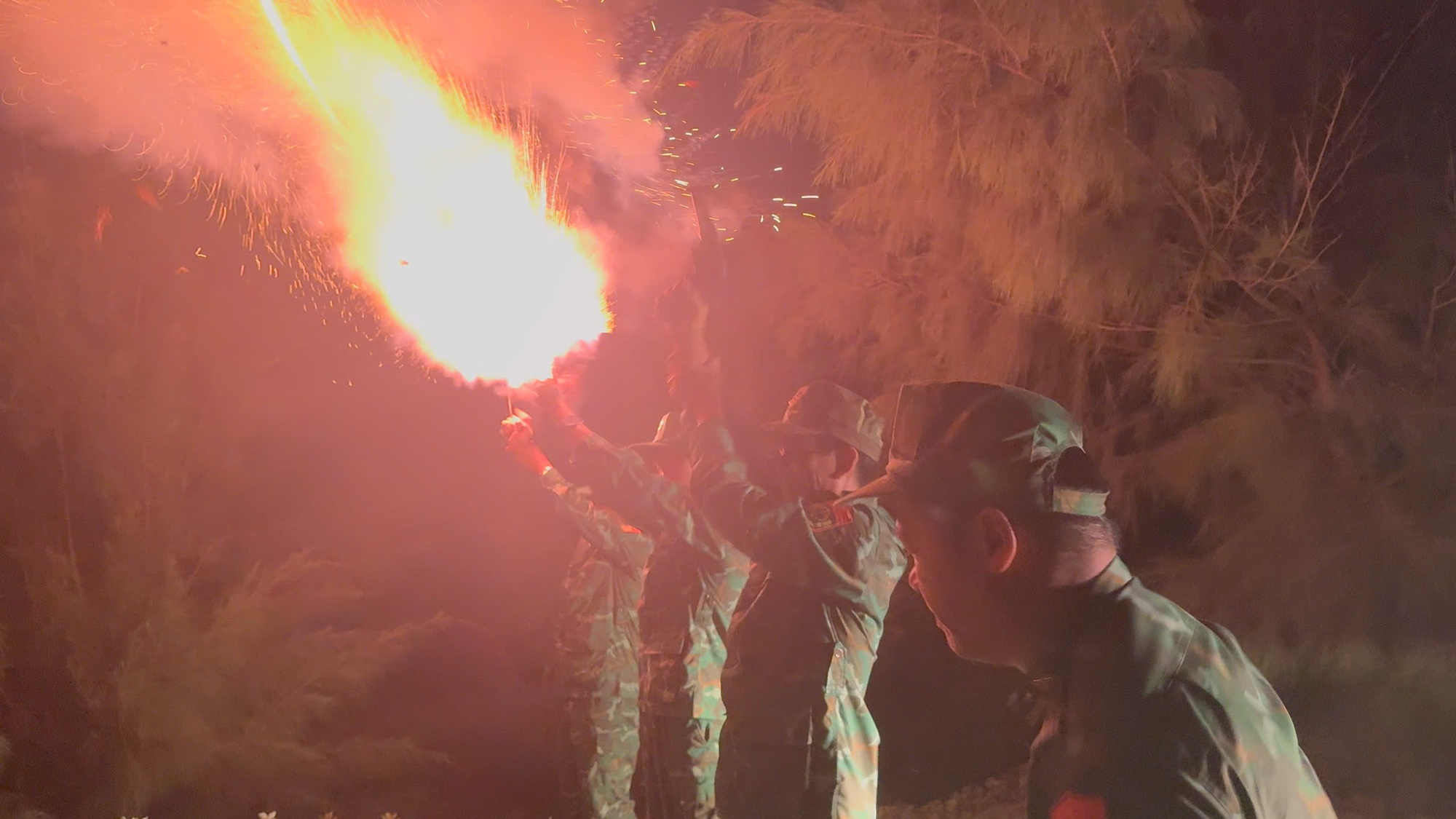 Chính phủ chỉ đạo khẩn ứng phó bão số 13 Chủ động bảo vệ dân cư và bảo đảm nguồn hàng hoá, lương thực thiết yếu