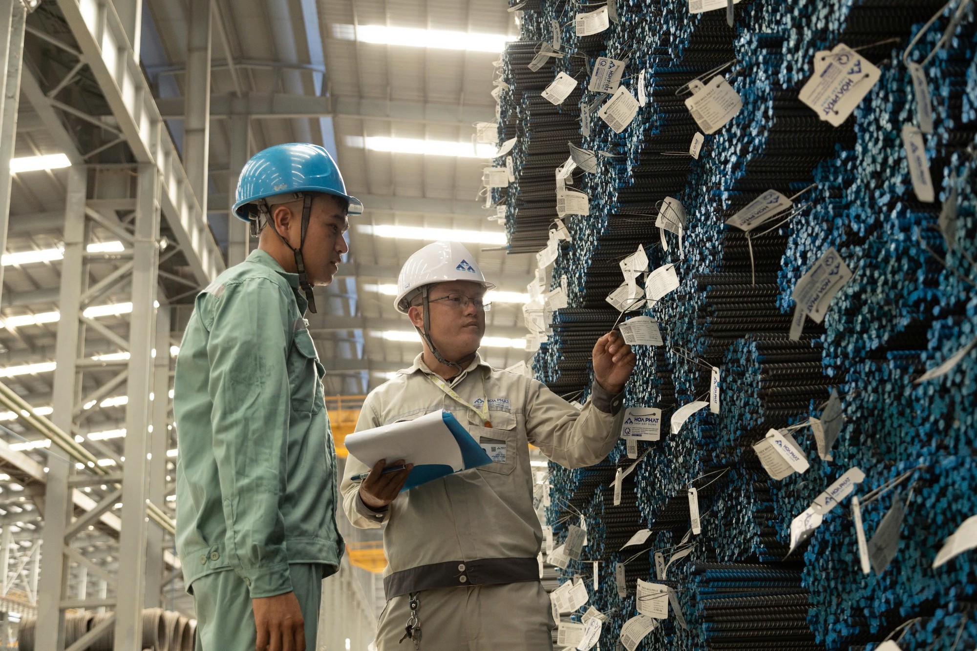 Ngành thép củng cố vị thế từ lực đỡ đầu tư công và chính sách bảo hộ