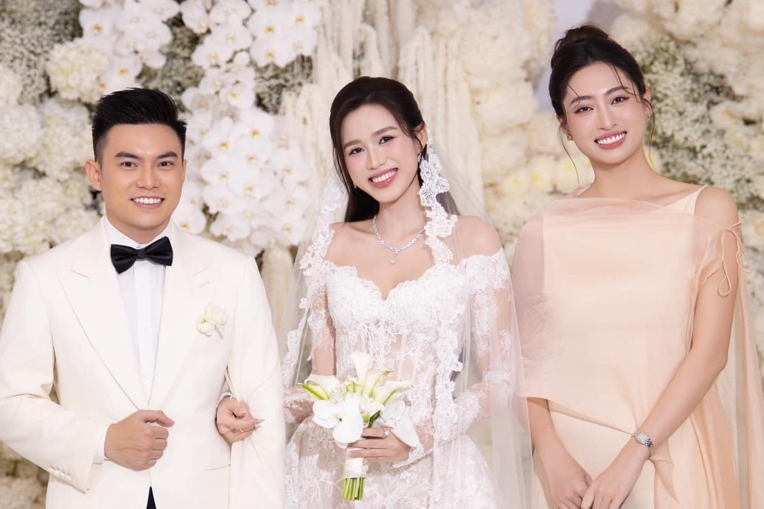 Bức ảnh gây tranh cãi của Lương Thùy Linh tại đám cưới Đỗ Thị Hà