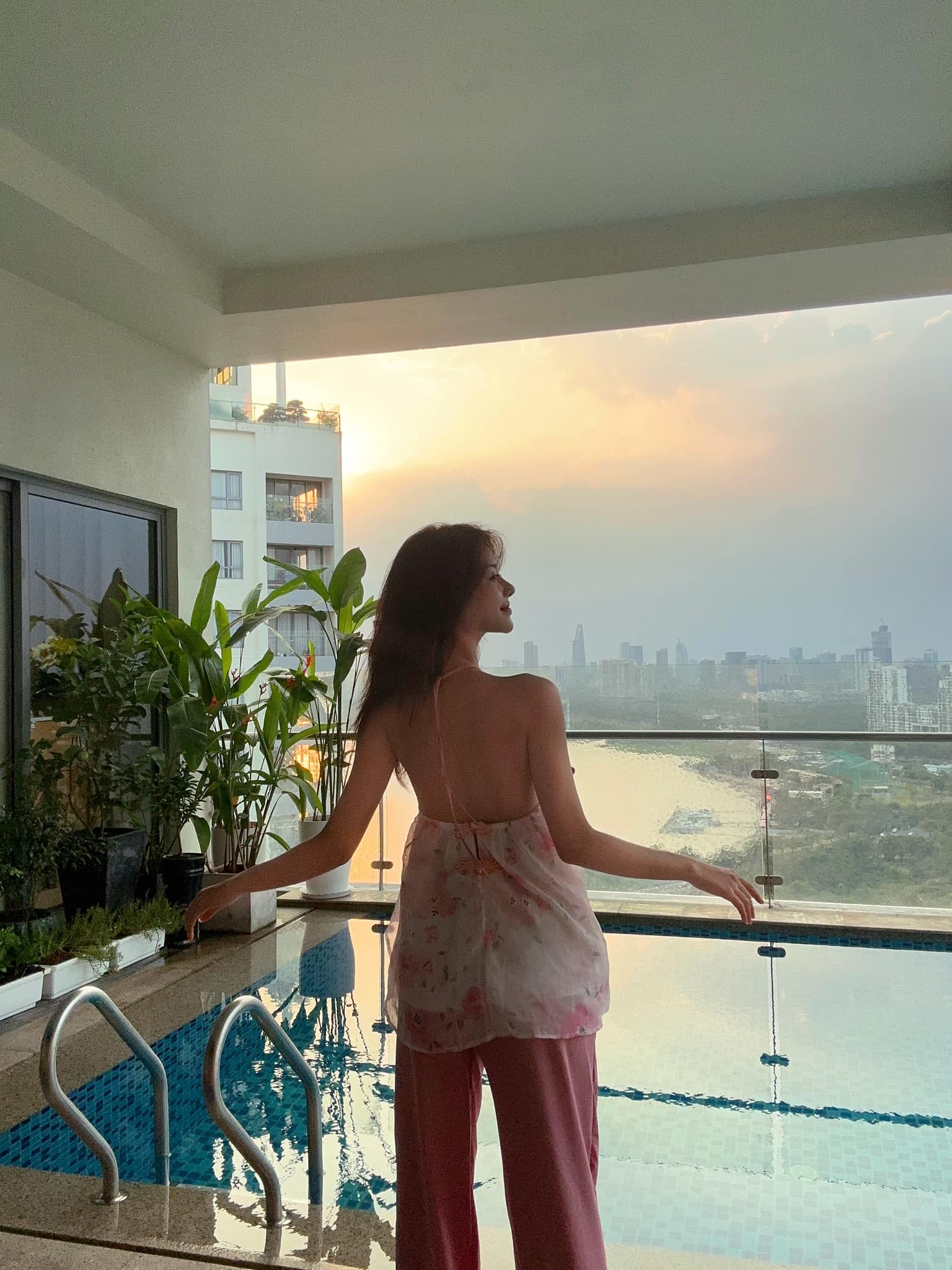 Cuộc sống sang chảnh của Lona Kiều Loan sau nghi vấn sinh con cho bác sĩ nổi tiếng