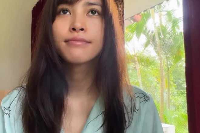 Gương mặt thật của hoa hậu Tiểu Vy sau 15 tiếng đi quay không ngủ