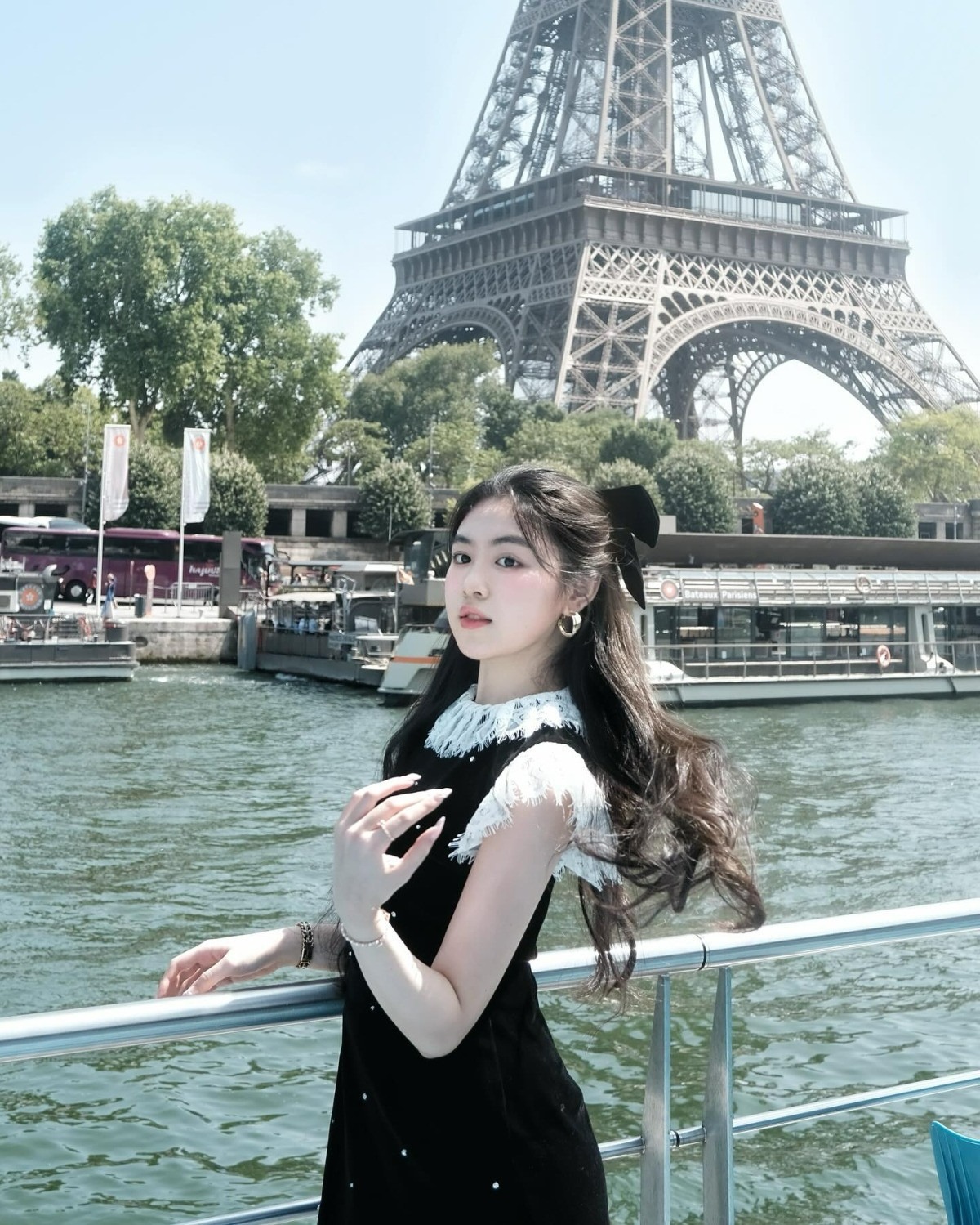 Con gái MC Quyền Linh xinh đẹp ở tuổi 19