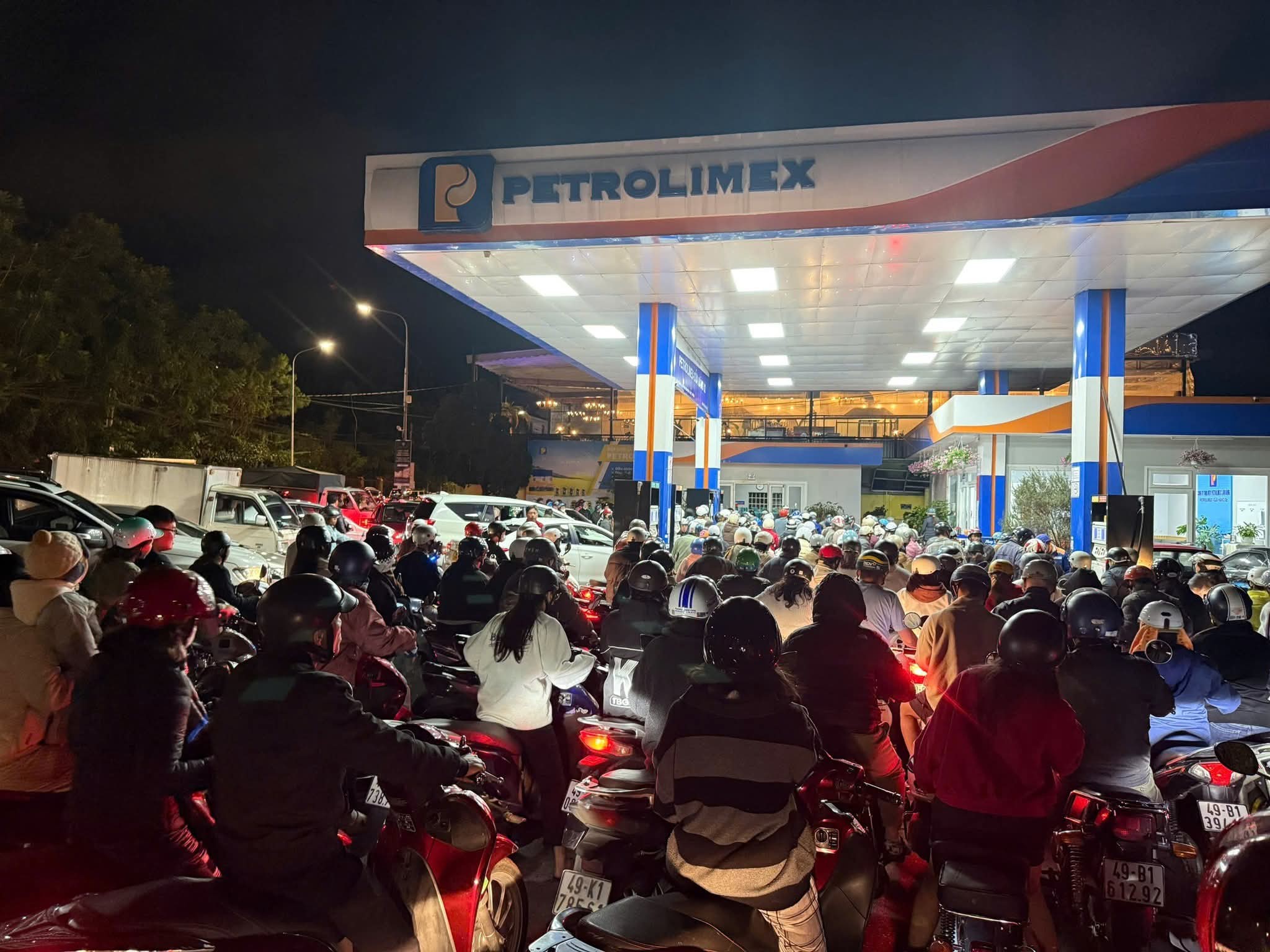 Mưa lũ tại Lâm Đồng Cảnh báo gián đoạn nguồn cung xăng dầu