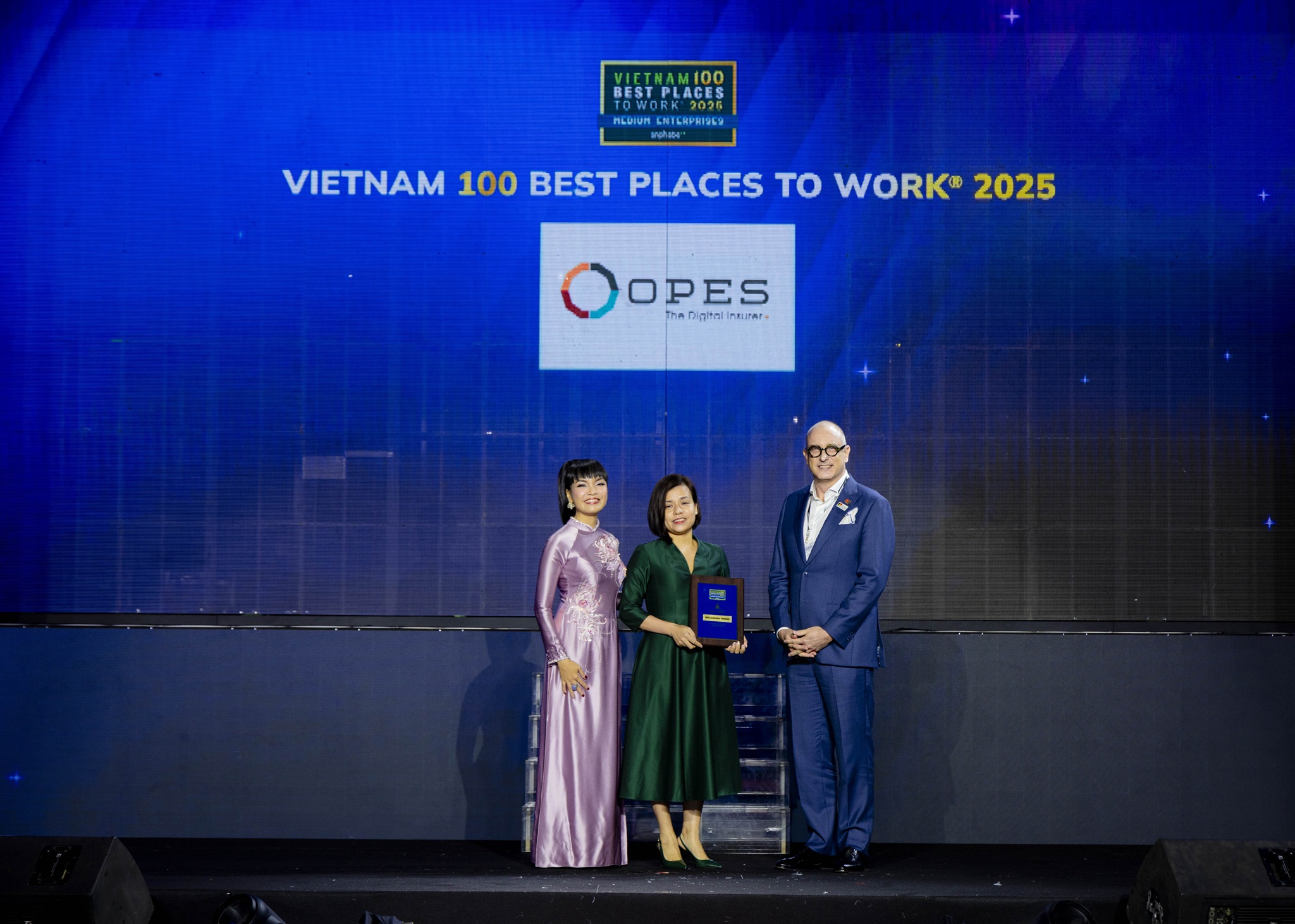 OPES lọt Top 5 Nơi làm việc tốt nhất Việt Nam 2025 ngành bảo hiểm do Anphabe công bố