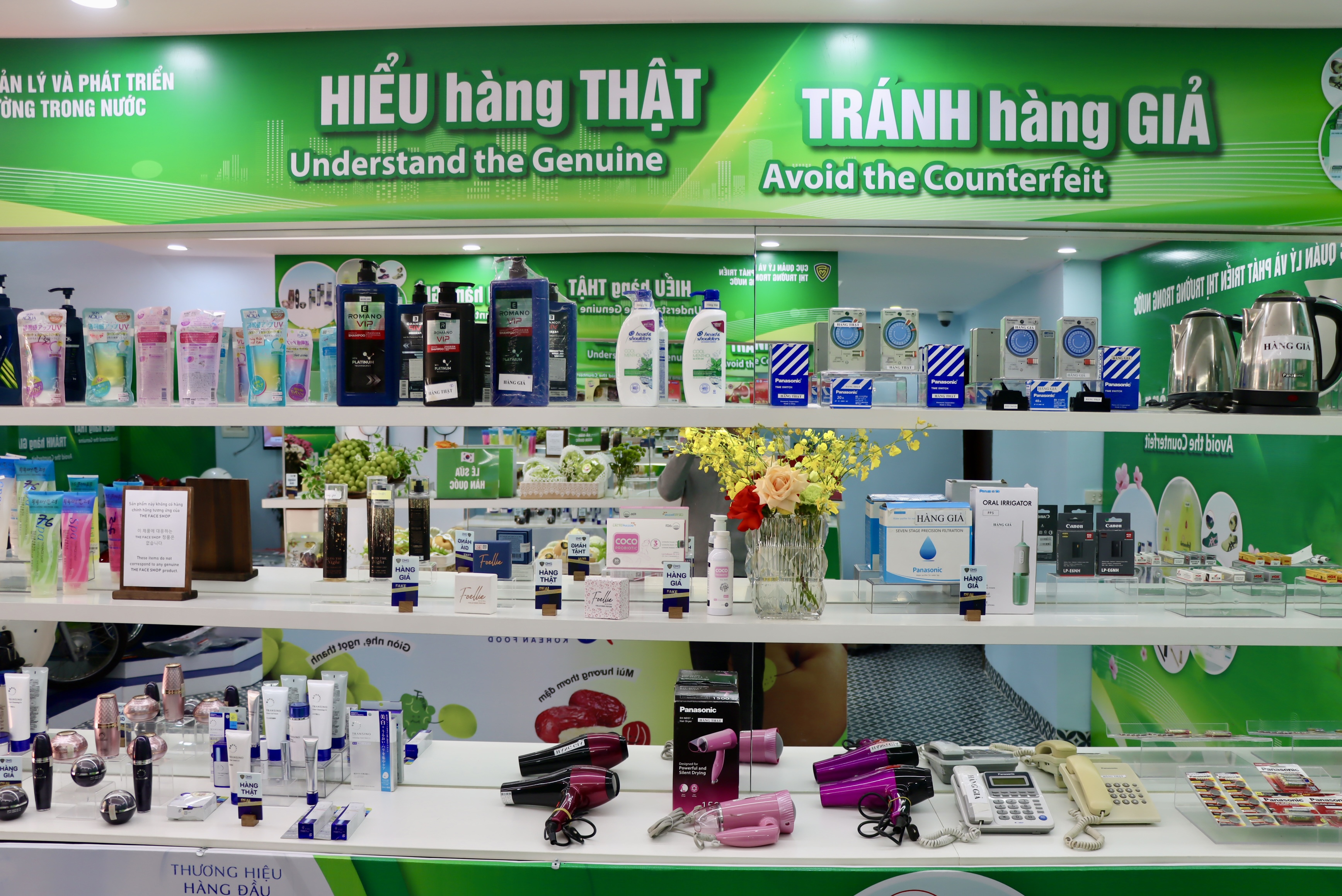 Trưng bày trên 500 sản phẩm để người tiêu dùng nhận diện hàng thật - hàng giả
