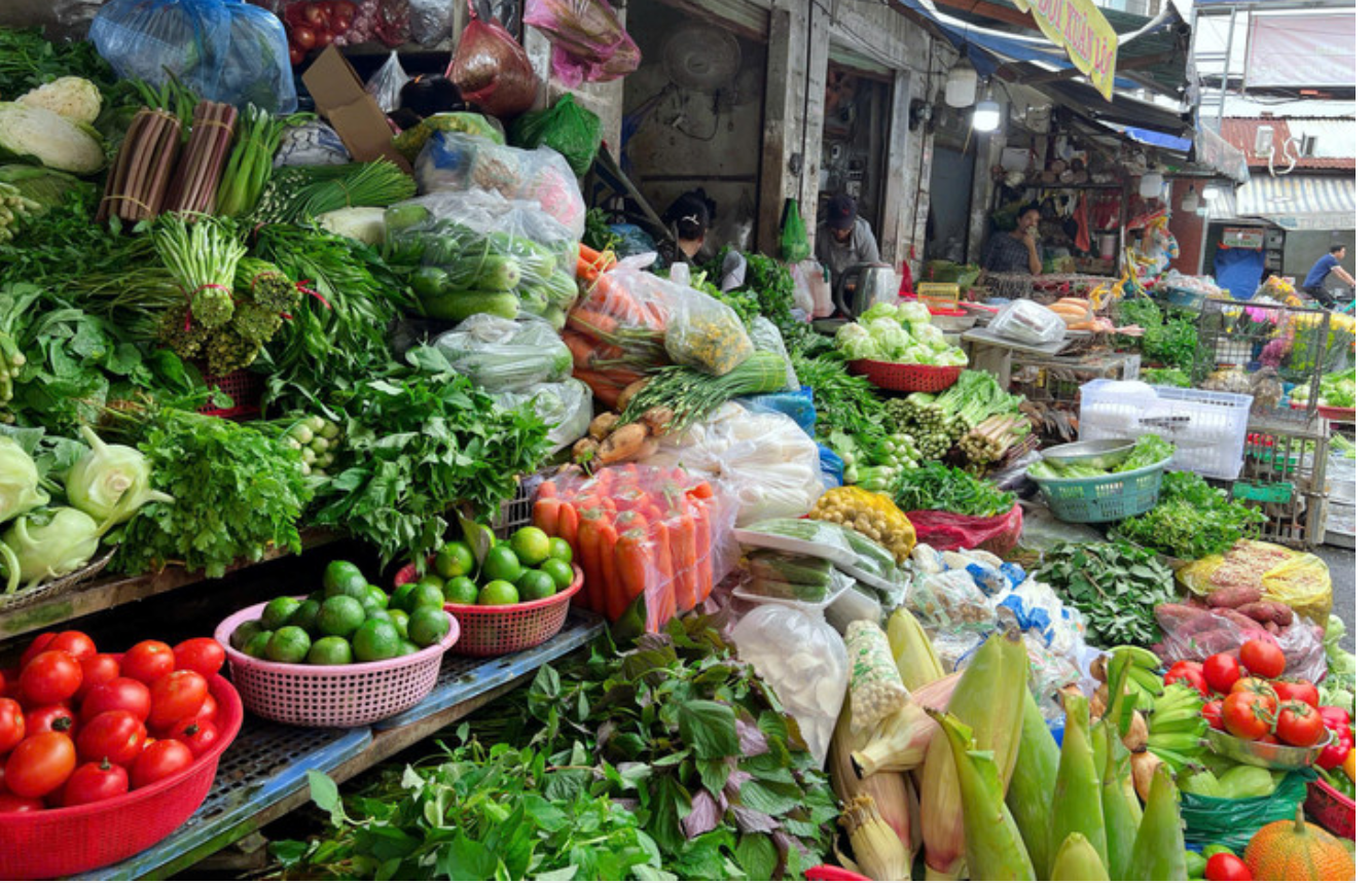 Sạt lở đèo khiến lượng rau củ Đà Lạt về TPHCM giảm mạnh