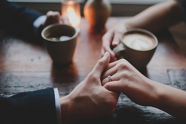 Vợ mất 10 năm, tôi yêu người hơn mình 8 tuổi, chuyện tình khiến cả khu phố bàn tán