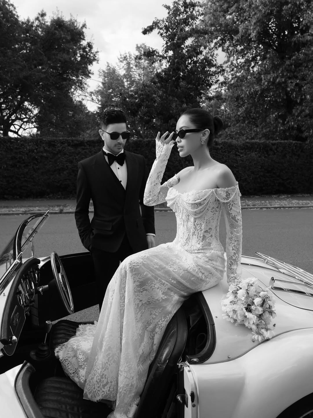 Hé lộ thiệp cưới sang chảnh của Tiên Nguyễn