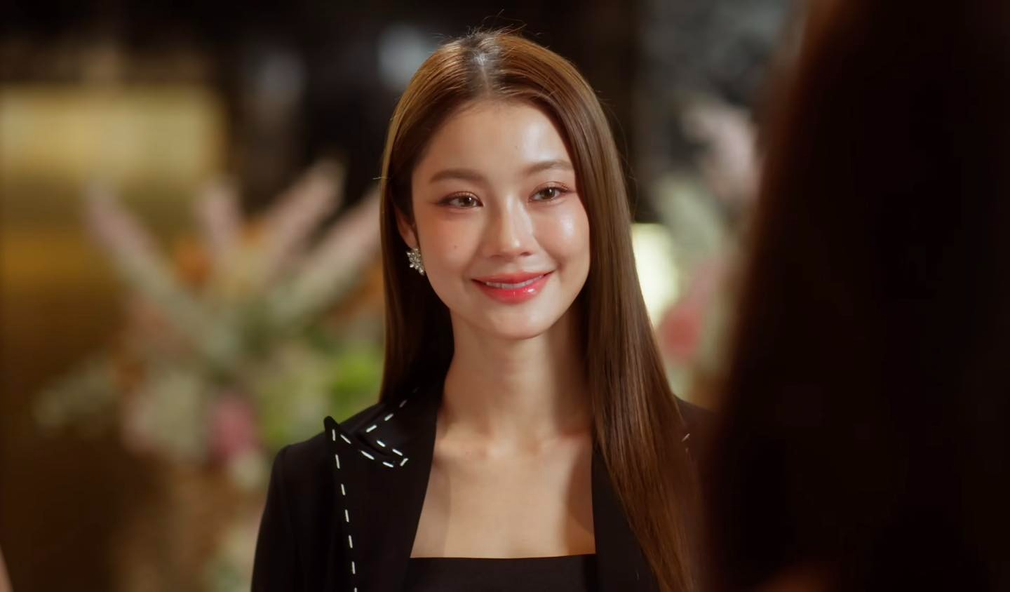 Bộ phim chấn động showbiz Thái Lan, kịch tính không thua kém Chiếc Lá Cuốn Bay của Baifern