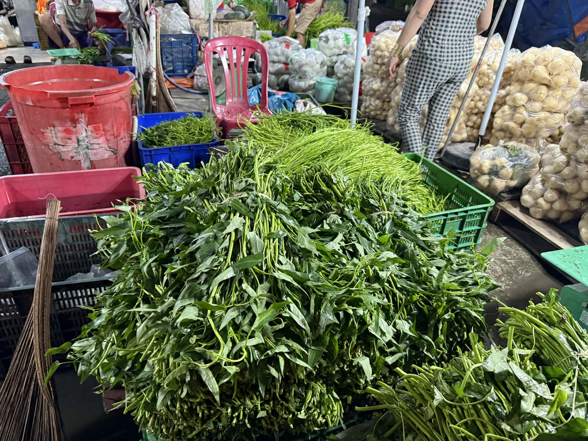 TPHCM Ngăn chặn tình trạng lợi dụng khó khăn chung để nâng giá bán mặt hàng thiết yếu