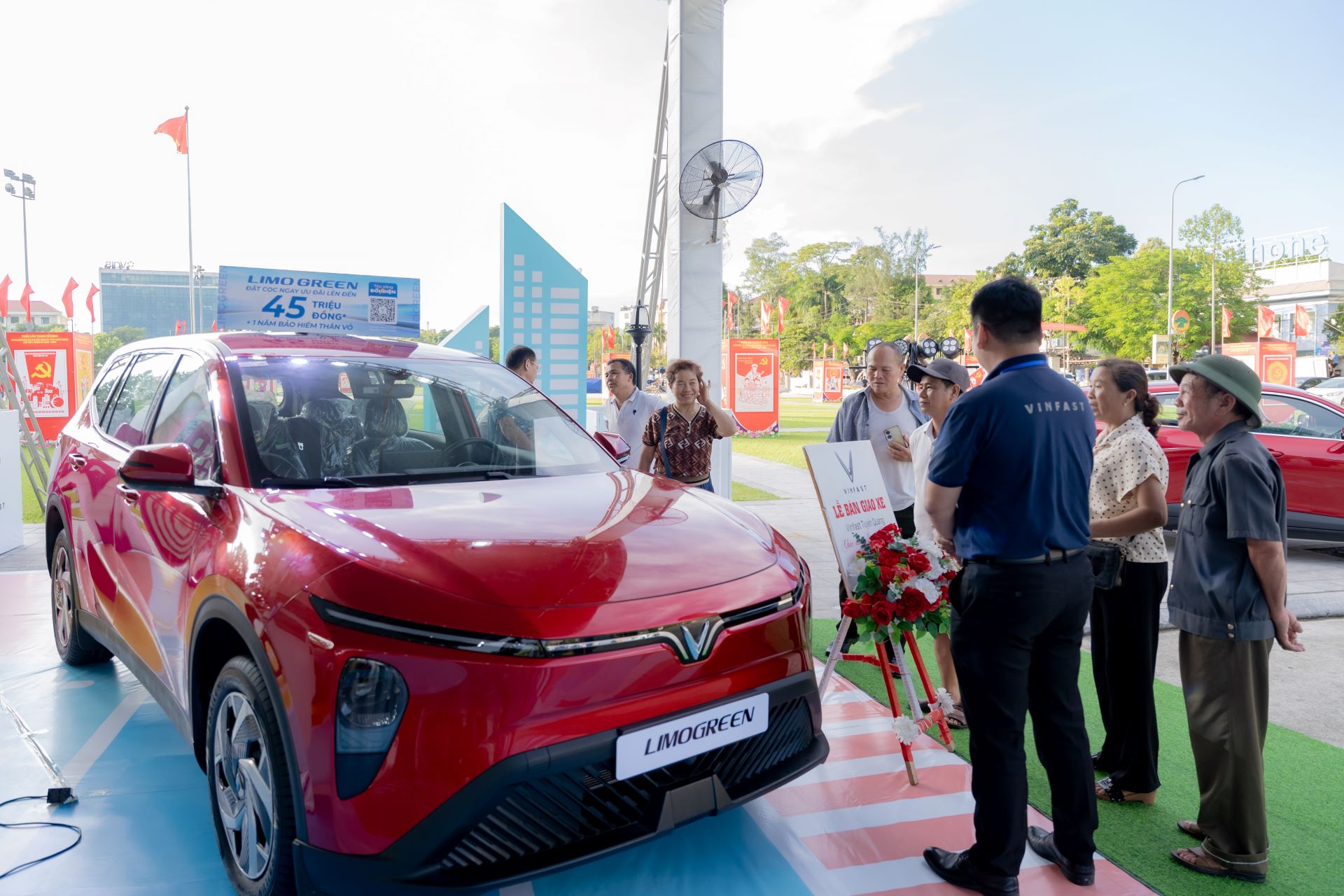 VinFast Limo Green được ví như… “máy cày tiền” mới của các bác tài dịch vụ