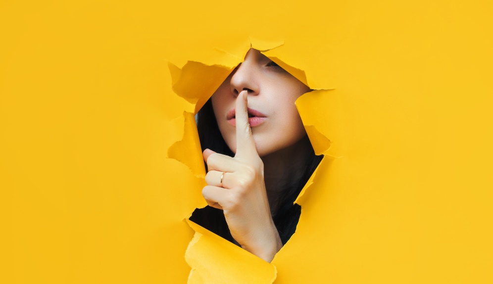 Trưởng thành là biết im lặng trước những điều không đáng