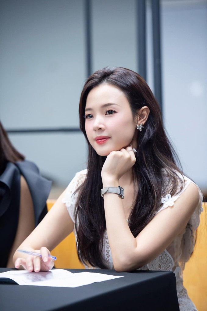 Dòng chia sẻ gây bão MXH của Midu, đọc xong ai cũng xúc động