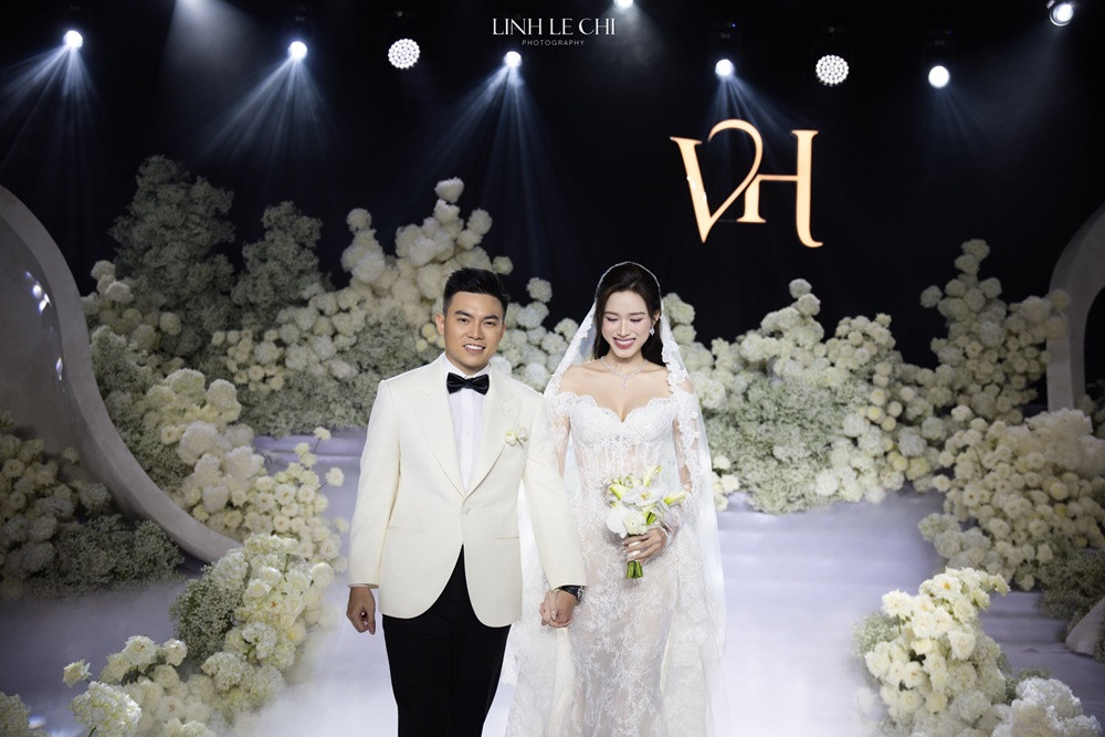 Hoa hậu Đỗ Thị Hà khoe chồng thiếu gia theo cách đặc biệt