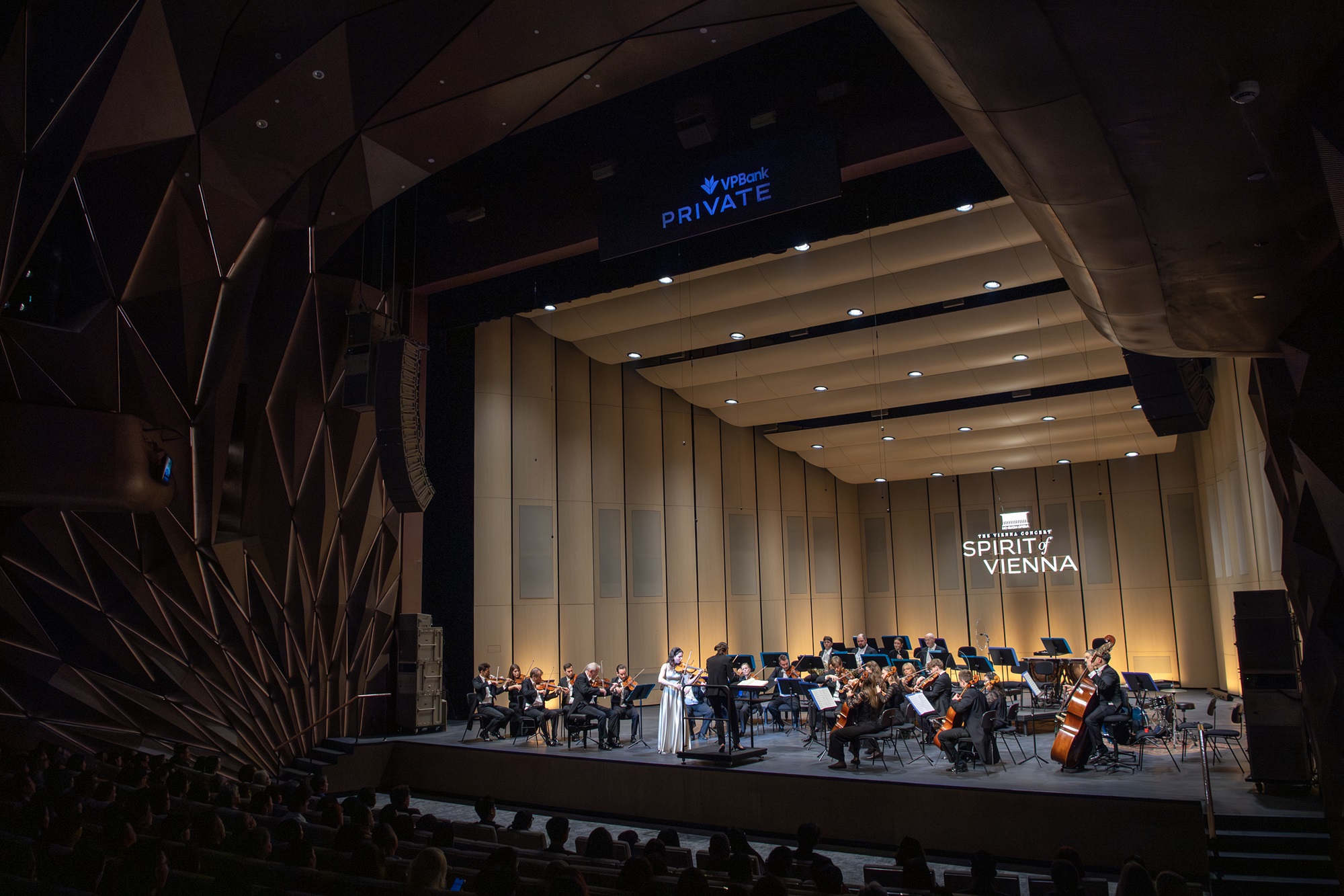 Spirit of Vienna tại Nhà hát Hồ Gươm Những tràng pháo tay không ngớt, VPBank lan tỏa tinh hoa âm nhạc thế giới
