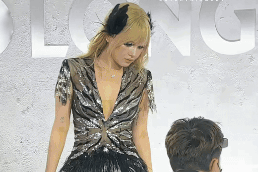 Xoài Non, Gil Lê tay trong tay đi sự kiện