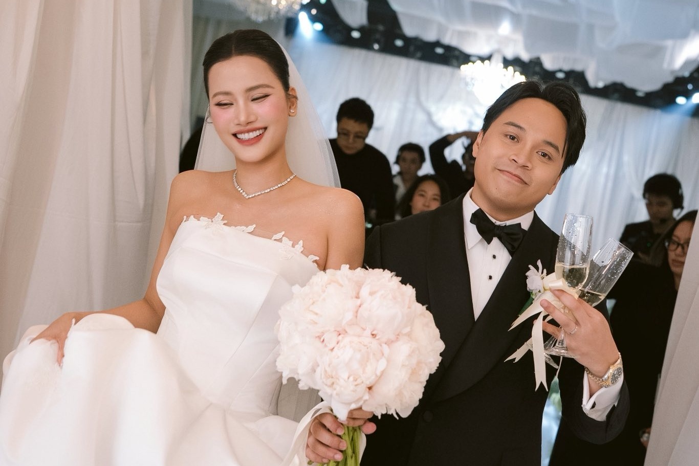 Á hậu Hương Ly viết tâm thư gửi chồng sau lễ cưới