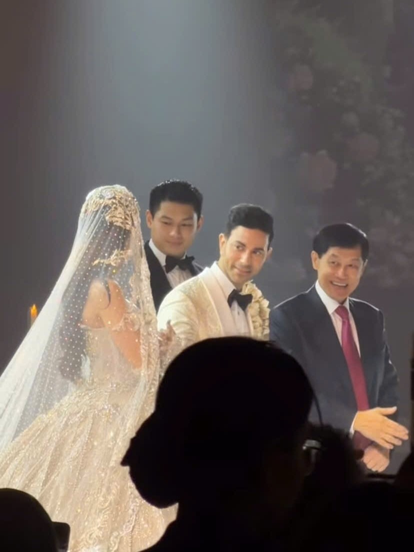 Thiếu gia Hiếu Nguyễn gây sốt vì chiều cao khủng