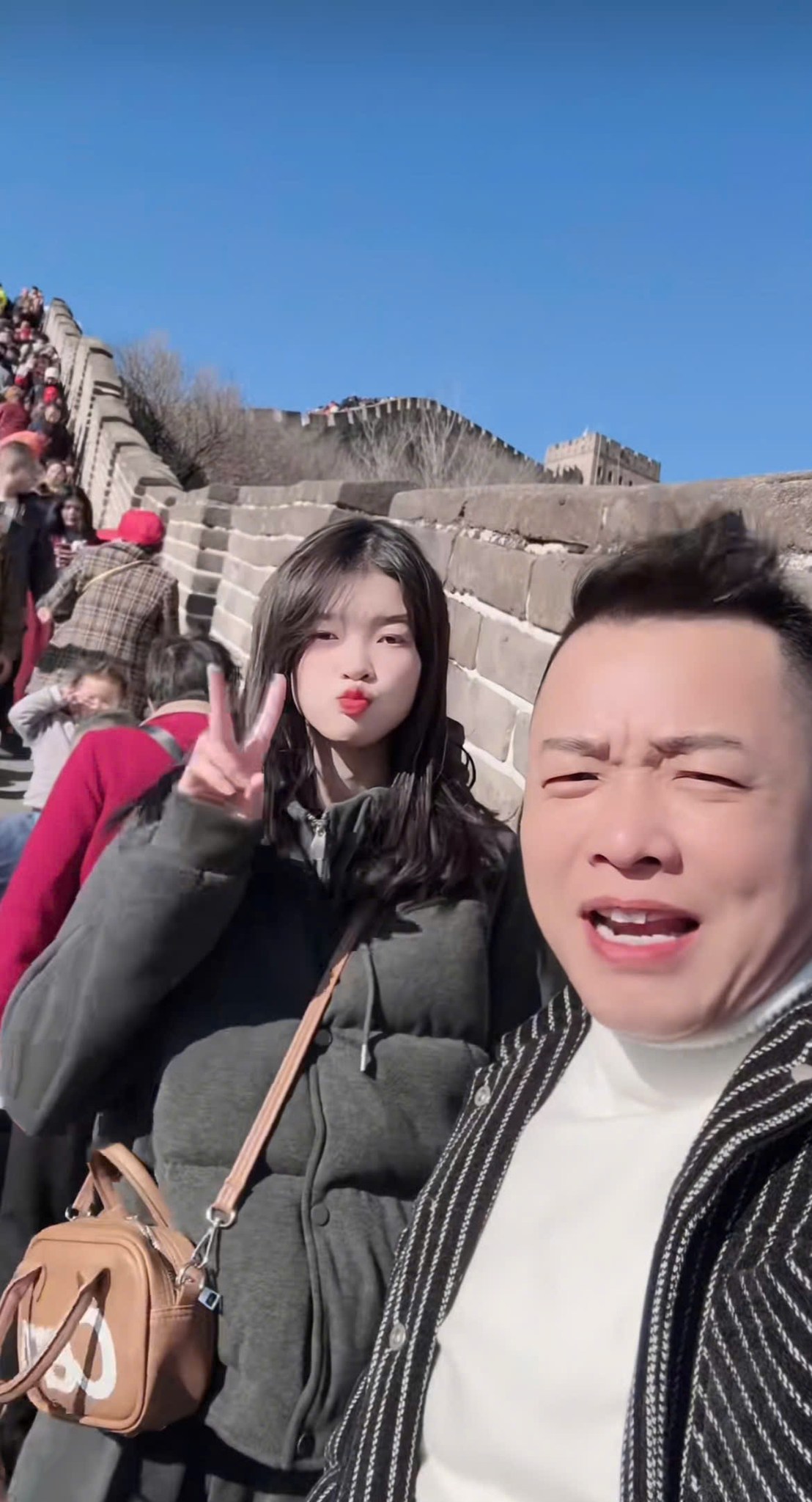 Cuộc sống Tôn Bằng với bạn gái kém 26 tuổi