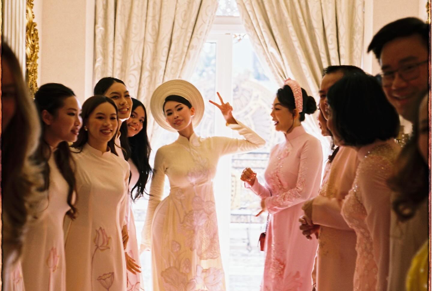 Ảnh cận lễ gia tiên đậm chất truyền thống của con gái tỷ phú Johnathan Hạnh Nguyễn