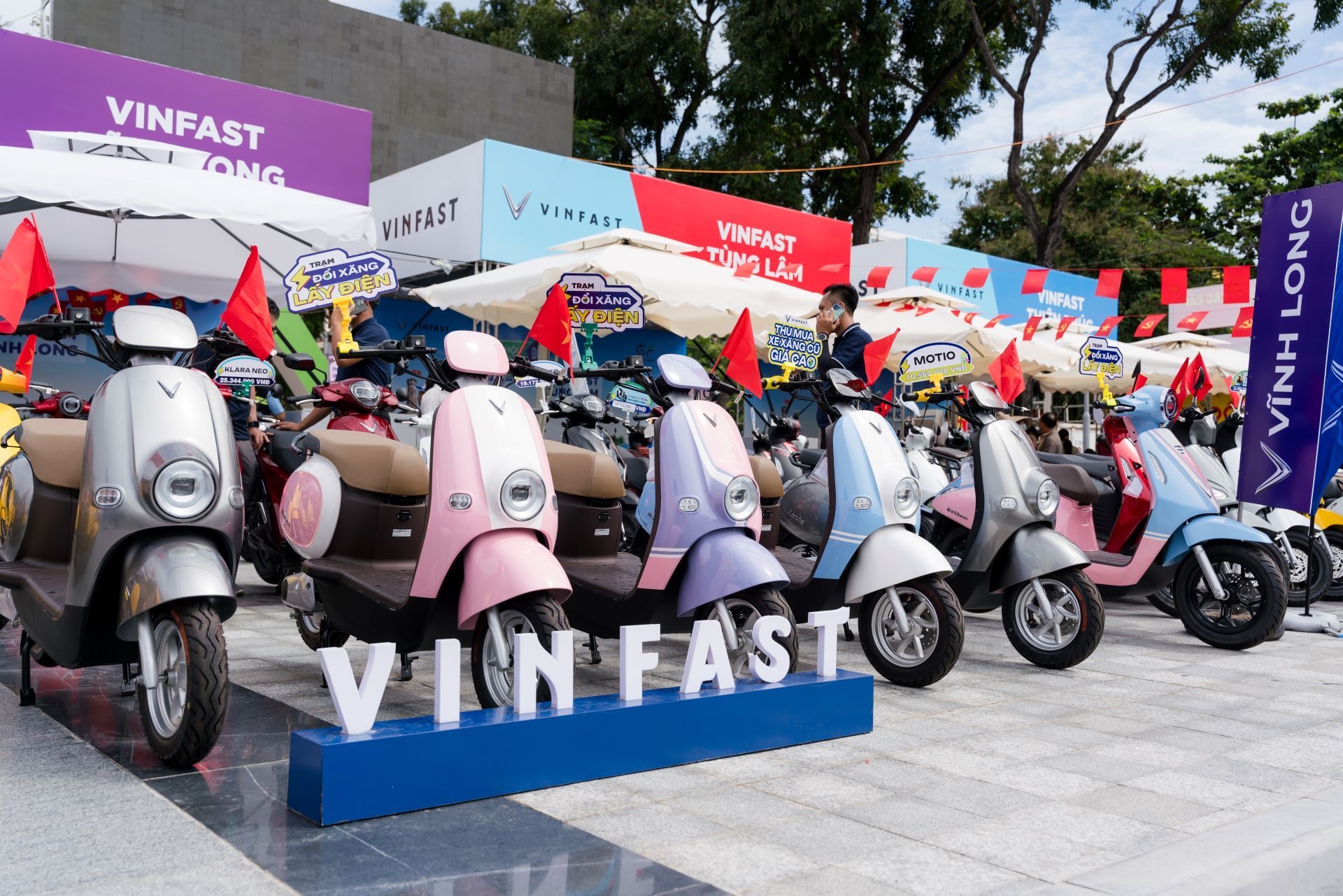 Xe máy điện lên ngôi - xe máy xăng hết thời “làm giá” Người tiêu dùng hưởng lợi kép