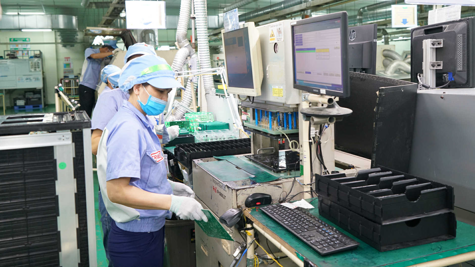 Cơn khát vốn dài hạn và bài toán chia lửa cho ngân hàng