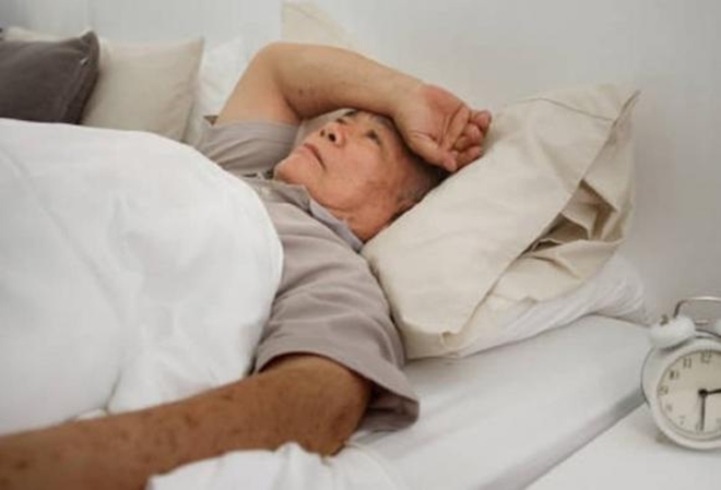 Với những người ngoài 60 tuổi, sống một mình, điều khó nhất thật ra không phải là bệnh tật…