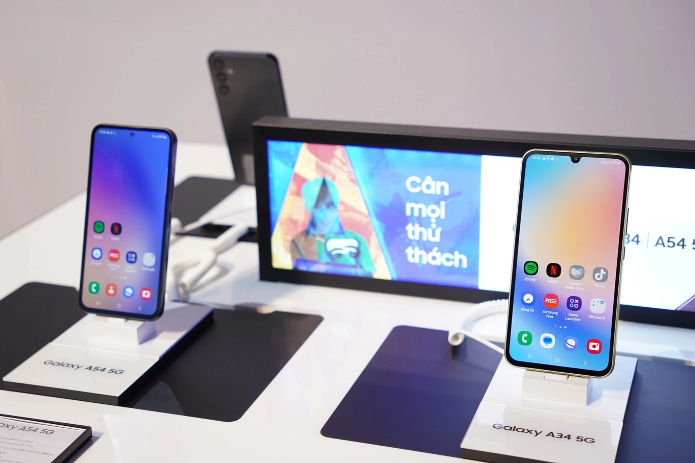 Thị trường điện thoại tầm trung Phân khúc cực kỳ nhạy cảm về giá