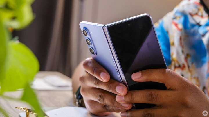 Thị trường điện thoại gập Vẫn còn nhiều rào cản để trở thành điện thoại cho mọi nhà