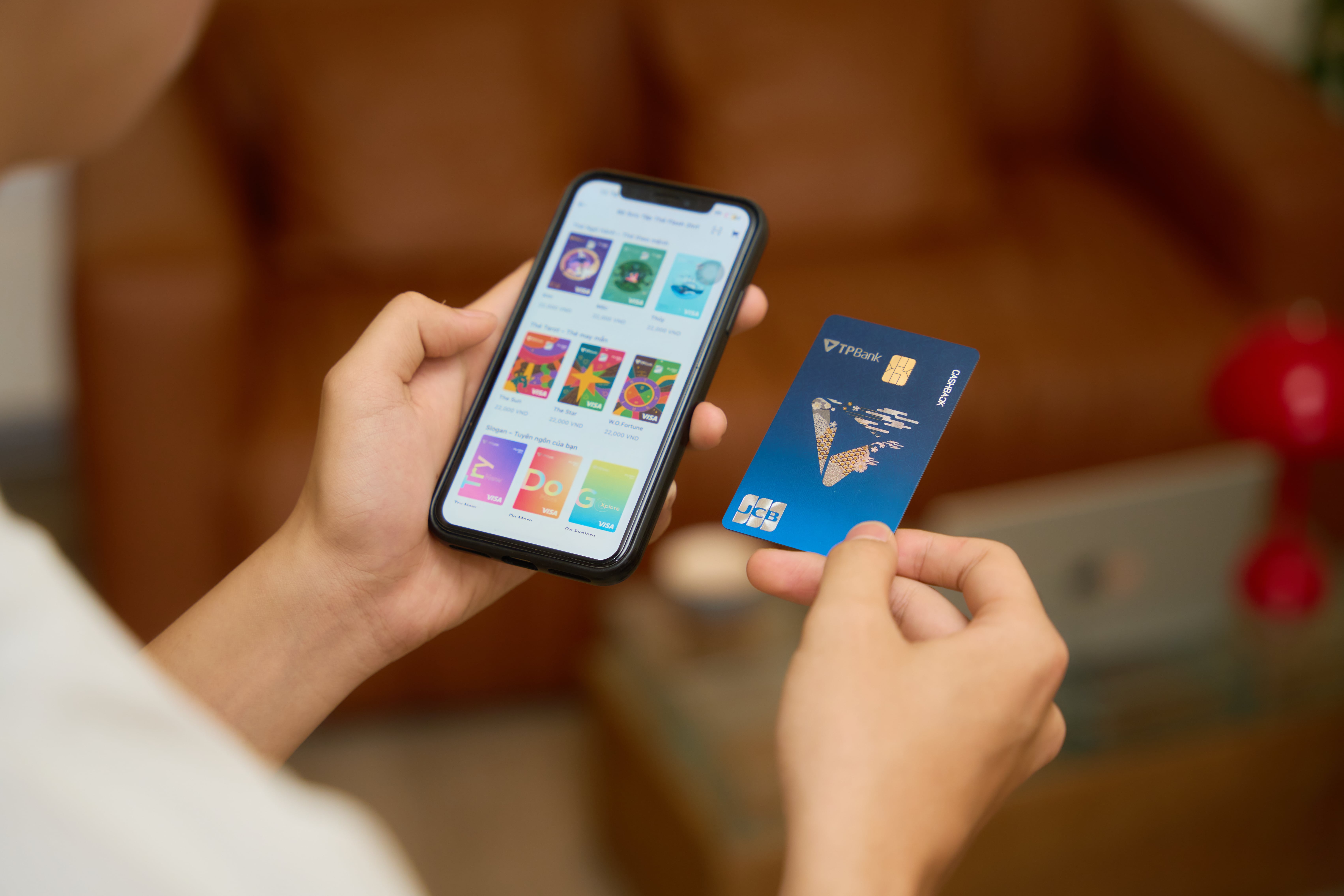 Tận hưởng trọn vẹn mùa lễ hội cuối năm với lựa chọn chi tiêu thông minh