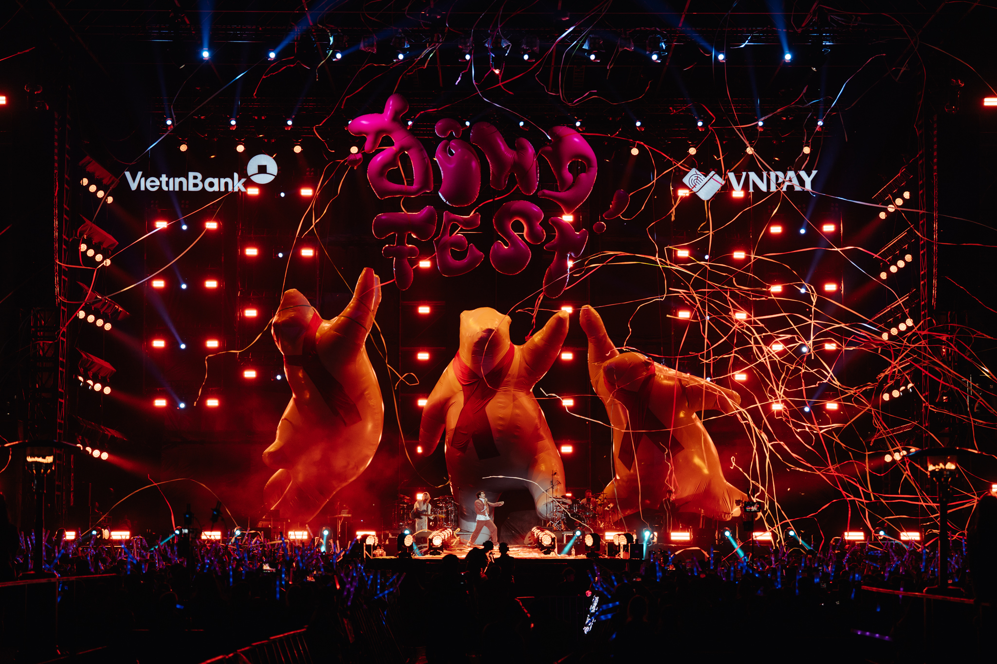 Đông Concert bùng nổ cảm xúc, giữ chân khán giả Hà Nội đến phút cuối cùng