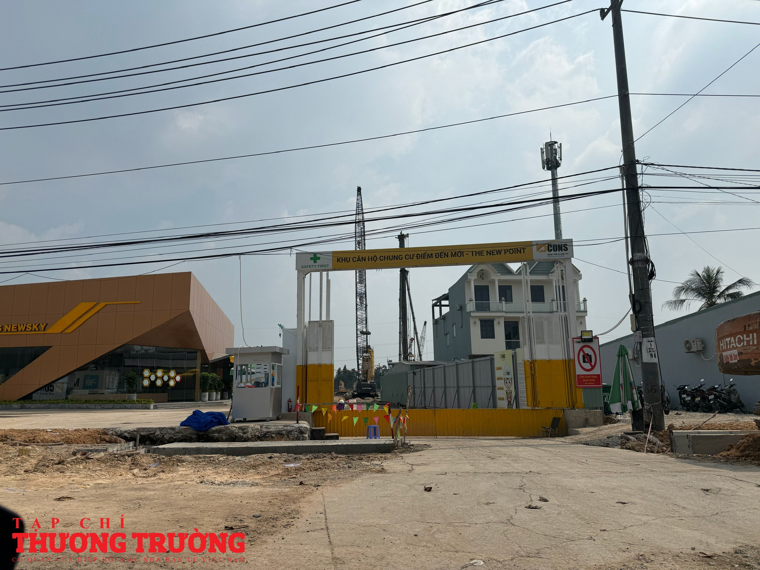 Trục đường 4km ở cửa ngõ Đông Bắc TP.HCM oằn mình trước áp lực hàng chục nghìn căn hộ