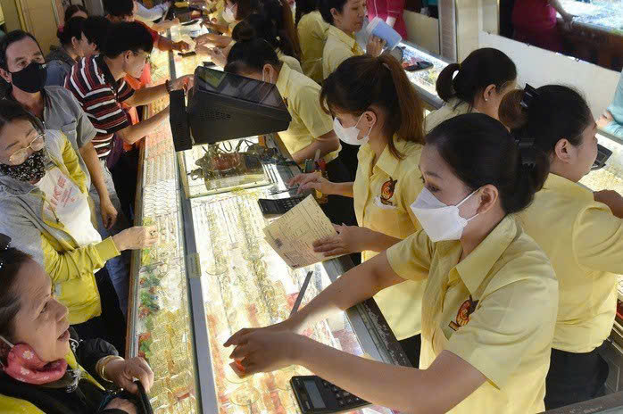 Giá vàng hôm nay 2611 Vàng trong nước quay đầu giảm