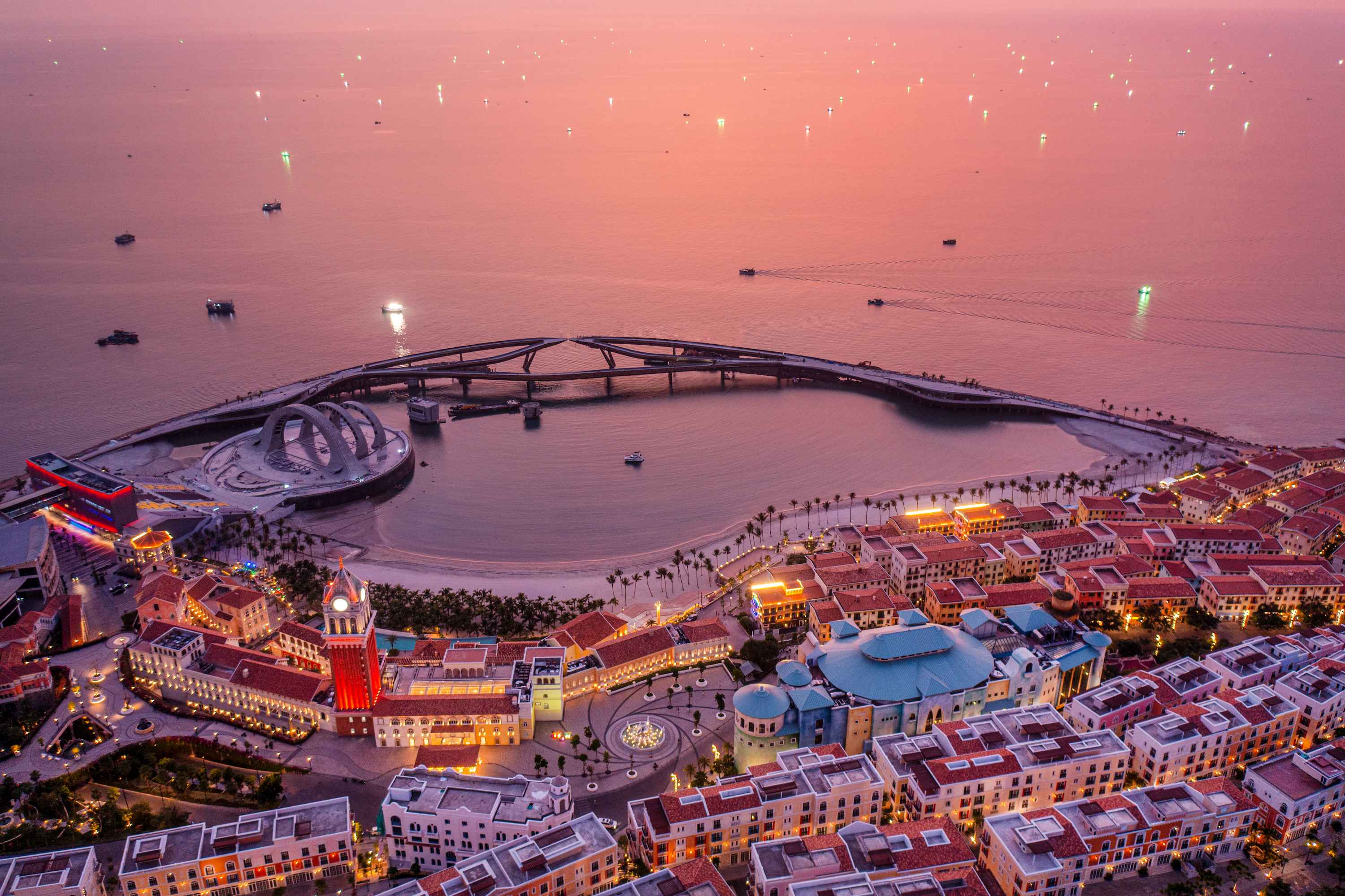 Gần 40 chuyến bay quốc tế mỗi ngày, Phú Quốc đang trở thành điểm đến yêu thích của khách nước ngoài 