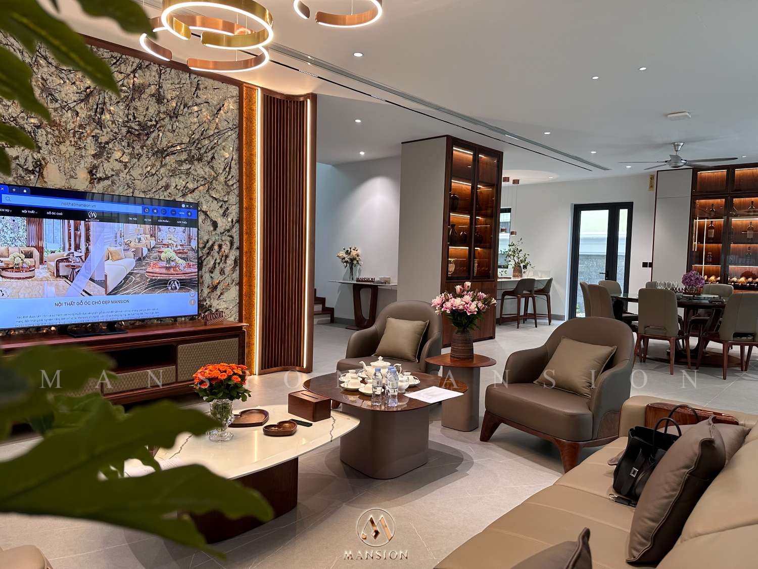 Khám phá phong cách thiết kế và thi công gỗ óc chó cao cấp tại nội thất Mansion