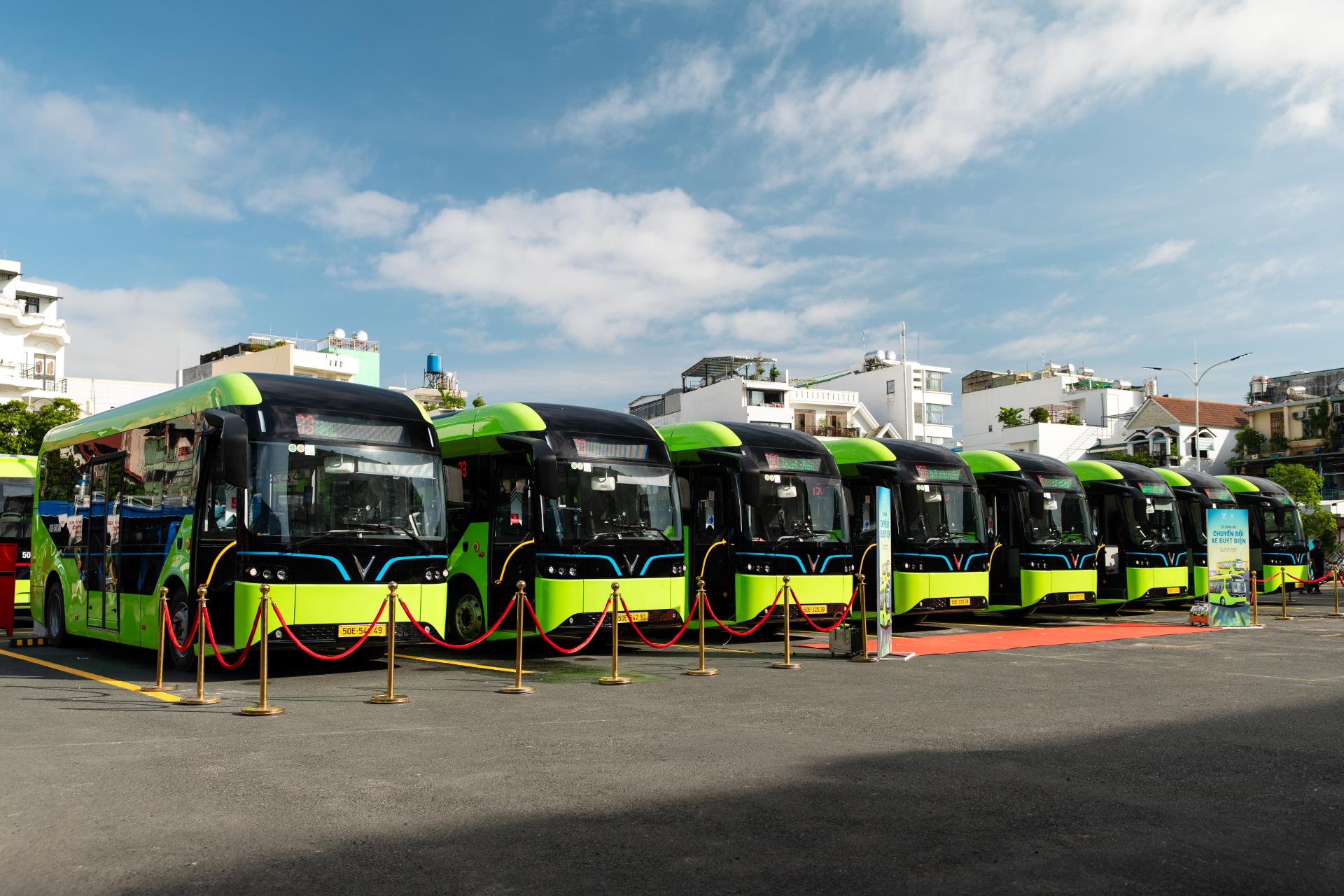 VinBus chính thức vận hành tuyến buýt điện 33 và 150 tại TP.HCM