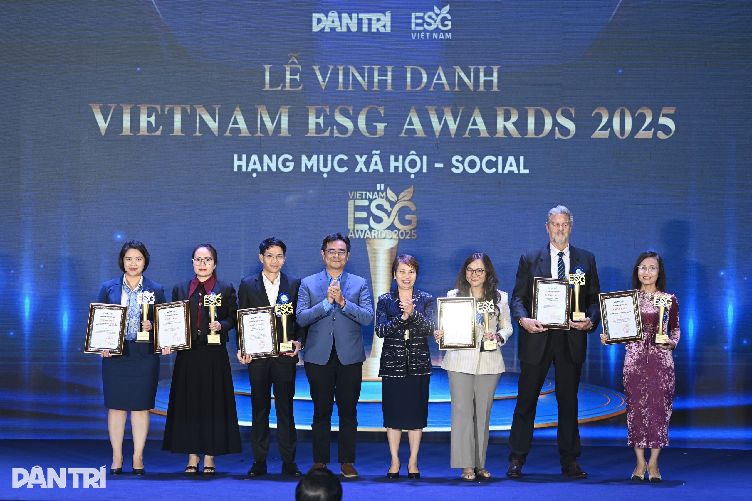 SeABank ghi dấu ấn trách nhiệm xã hội tại Vietnam ESG Awards  và Tin Dùng Việt Nam 2025