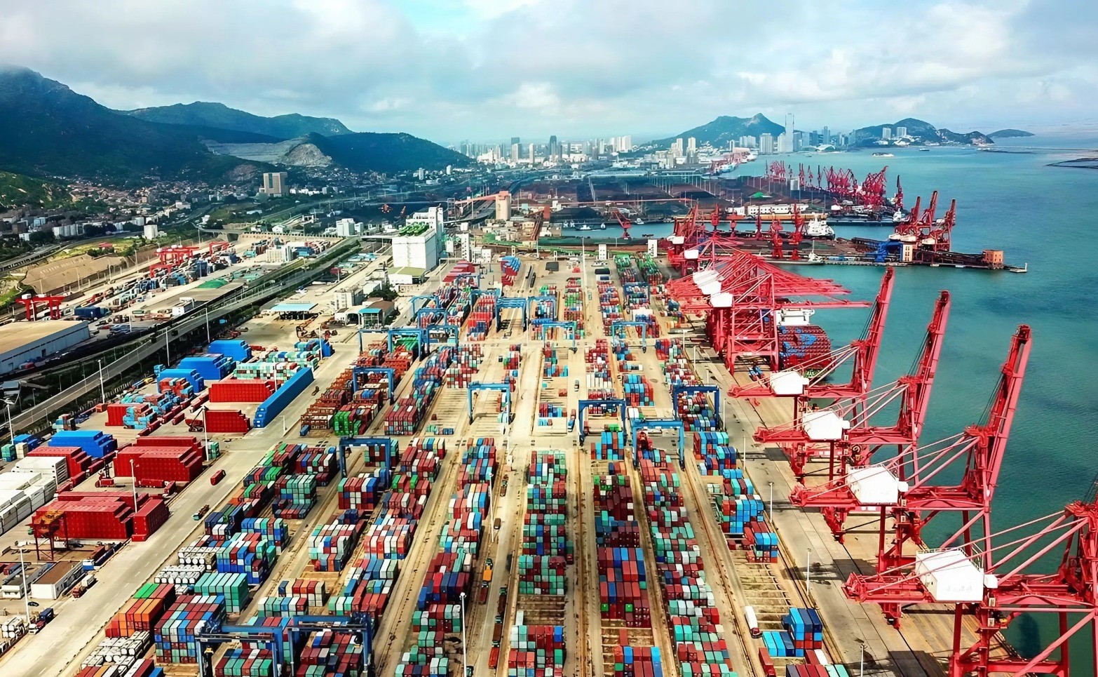 Kinh tế Việt Nam 2025 Bản lĩnh vượt gi&oacute; ngược v&agrave; nền tảng cho kỷ nguy&ecirc;n vươn m&igrave;nh