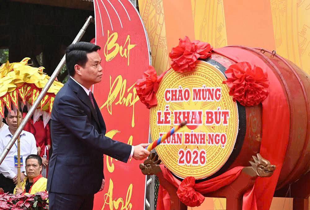 Khai bút đầu xuân tại đền thờ Chu Văn An Khẳng định vị thế của đạo học trong dòng chảy phát triển