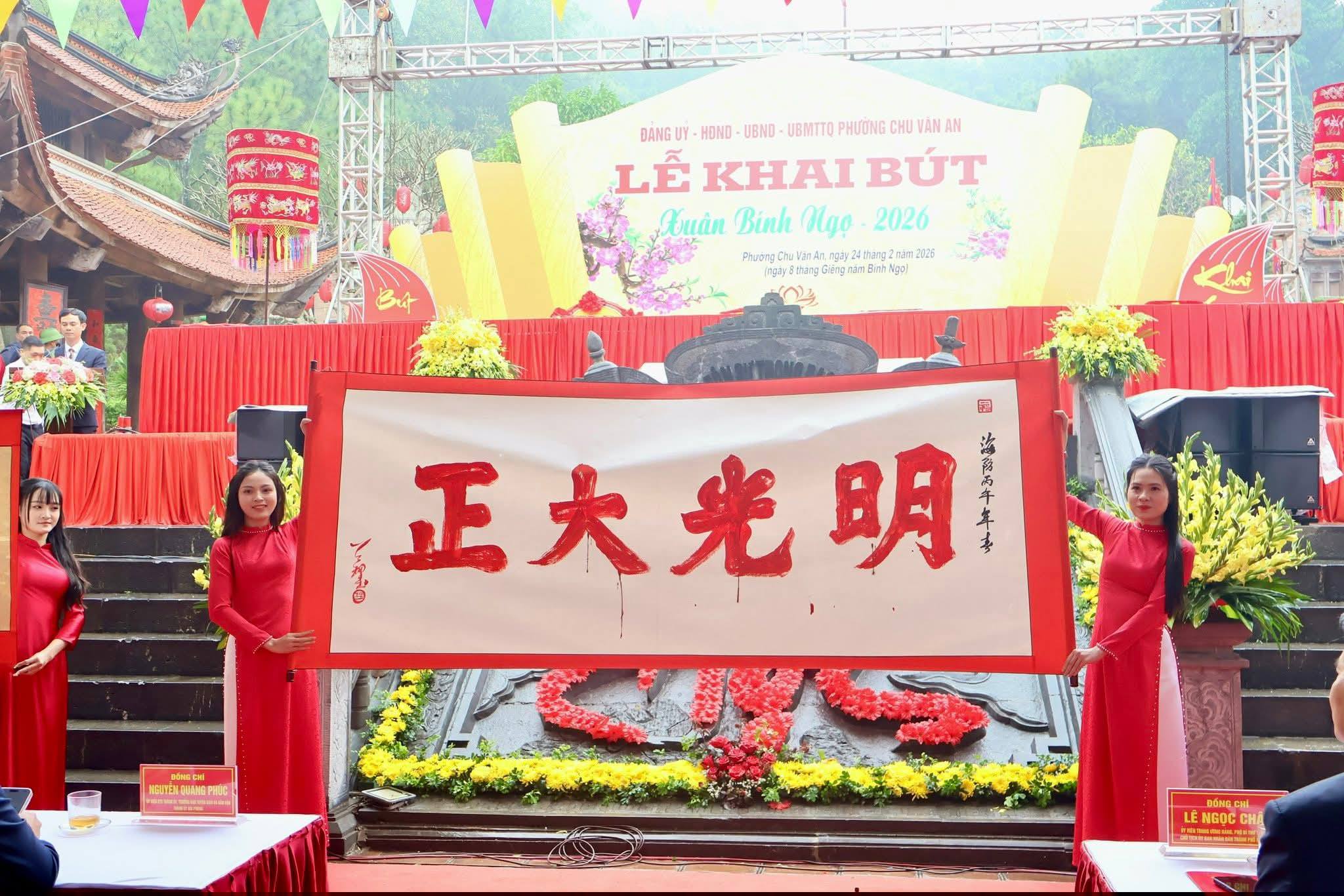 Khai bút tại Khu di tích Phượng Hoàng Trí và Chính cho hành trình vươn mình