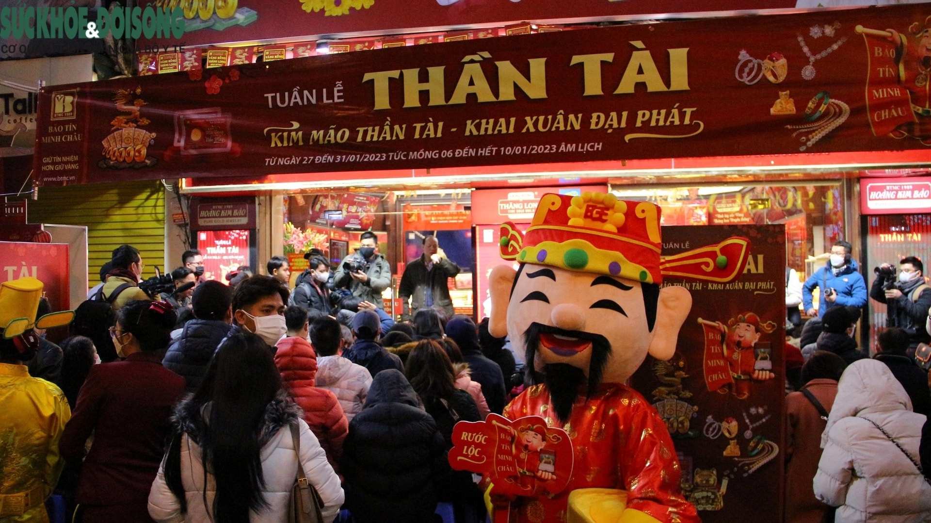 Giá vàng ngày vía Thần Tài 2026 SJC vượt 185 triệu đồnglượng, thị trường sôi động